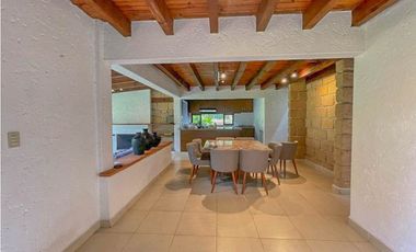 CASA EN VENTA Y RENTA EN EL CENTRO DE AVANDARO, VALLE DE BRAVO