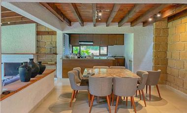 CASA EN VENTA Y RENTA EN EL CENTRO DE AVANDARO, VALLE DE BRAVO