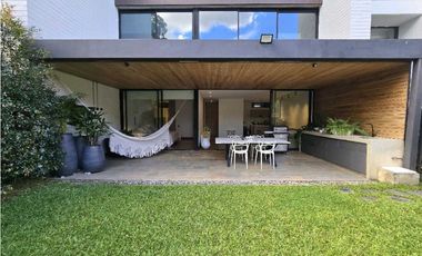 Venta de apartamento con jardín y terraza en San Lucas