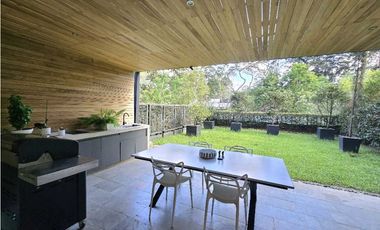 Venta de apartamento con jardín y terraza en San Lucas