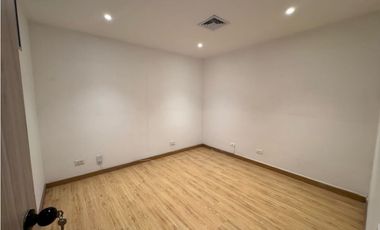 Oficina en venta en el poblado