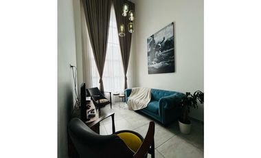 Venta de casa en Condina Pereira con doble altura y dos patios