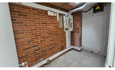 ARRIENDO LOCAL COMERCIAL EN CHICO 95 CON 13 149M2 $10.5MILL + ADM