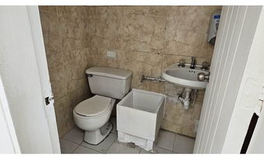 ARRIENDO LOCAL COMERCIAL EN CHICO 95 CON 13 149M2 $10.5MILL + ADM