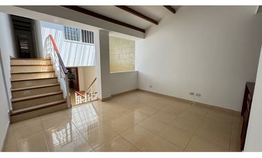 Casa de niveles en venta - Barrio Las Flores Palmira Valle Colombia