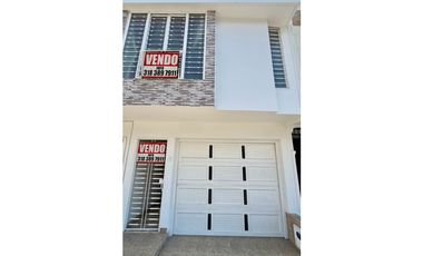 Casa de niveles en venta - Barrio Las Flores Palmira Valle Colombia