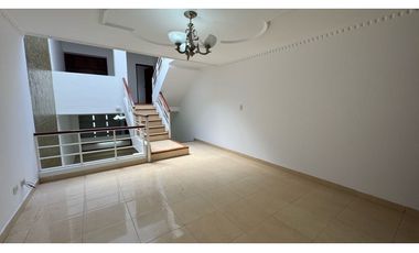Casa de niveles en venta - Barrio Las Flores Palmira Valle Colombia