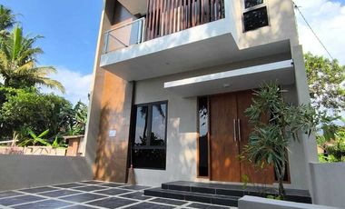 Rumah Baru Siap Huni 2 Lantai Jogja view hamparan sawah