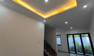 Rumah Baru Siap Huni 2 Lantai Jogja view hamparan sawah