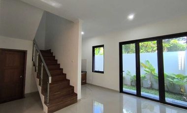 Rumah Baru Siap Huni 2 Lantai Jogja view hamparan sawah