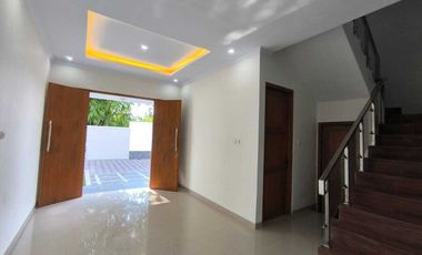 Rumah Baru Siap Huni 2 Lantai Jogja view hamparan sawah