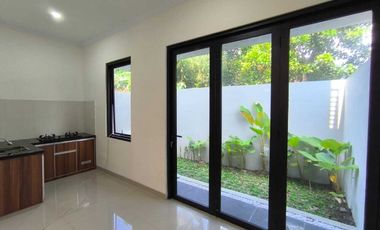 Rumah Baru Siap Huni 2 Lantai Jogja view hamparan sawah