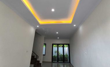 Rumah Baru Siap Huni 2 Lantai Jogja view hamparan sawah