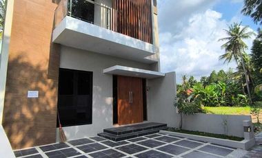 Rumah Baru Siap Huni 2 Lantai Jogja view hamparan sawah