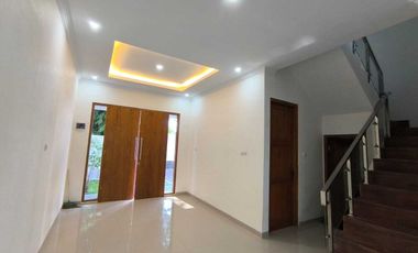 Rumah Baru Siap Huni 2 Lantai Jogja view hamparan sawah