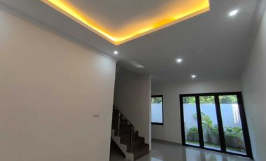 Rumah Baru Siap Huni 2 Lantai Jogja view hamparan sawah