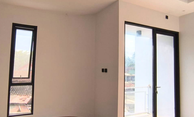 Hunian Modern Rumah 2 Lt Baru 5 Mnt Pemda Sleman & Sleman City Hall