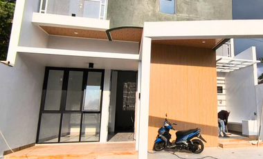 Hunian Modern Rumah 2 Lt Baru 5 Mnt Pemda Sleman & Sleman City Hall