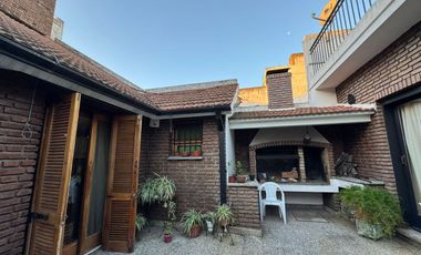 CASA 4 AMBIENTES VENTA EN REMEDIOS DE ESCALADA APT