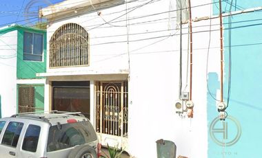 CASA EN VENTA EN COLONIA HACIENDA LOS PORTALES, MATAMOROS, TAMAULIPAS, A 5 MINUTOS DE LOS JUZGADOS FAMILIARES, A 5 MINUTOS DE PLAZA PUERTA GRANDE