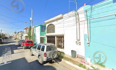 CASA EN VENTA EN COLONIA HACIENDA LOS PORTALES, MATAMOROS, TAMAULIPAS, A 5 MINUTOS DE LOS JUZGADOS FAMILIARES, A 5 MINUTOS DE PLAZA PUERTA GRANDE