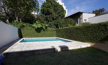 Venta de hermosa casa 7 ambientes en Coghlan