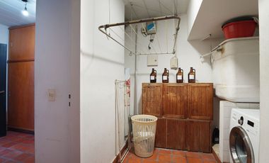 Venta de hermosa casa 7 ambientes en Coghlan