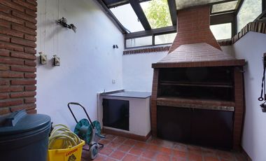 Venta de hermosa casa 7 ambientes en Coghlan