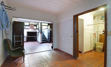 Venta de hermosa casa 7 ambientes en Coghlan