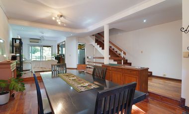 Venta de hermosa casa 7 ambientes en Coghlan