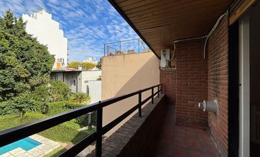 Venta de hermosa casa 7 ambientes en Coghlan