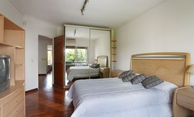 Venta de hermosa casa 7 ambientes en Coghlan