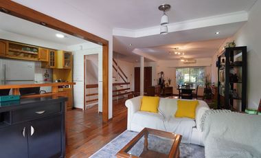 Venta de hermosa casa 7 ambientes en Coghlan