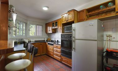 Venta de hermosa casa 7 ambientes en Coghlan