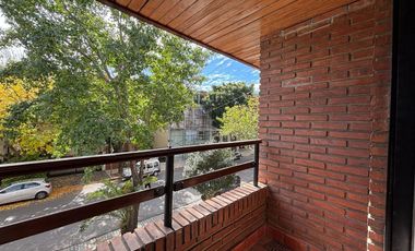 Venta de hermosa casa 7 ambientes en Coghlan