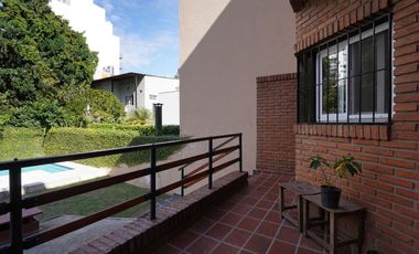 Venta de hermosa casa 7 ambientes en Coghlan