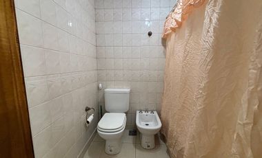 Venta de hermosa casa 7 ambientes en Coghlan