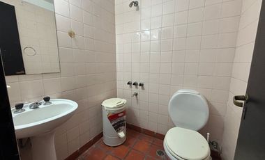 Venta de hermosa casa 7 ambientes en Coghlan