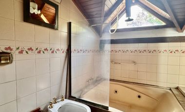VENTA CASA 6 AMBIENTES CON PILETA – ACEPTA PERMUTA