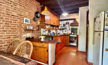 VENTA CASA 6 AMBIENTES CON PILETA – ACEPTA PERMUTA