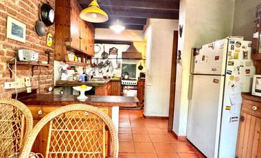 VENTA CASA 6 AMBIENTES CON PILETA – ACEPTA PERMUTA