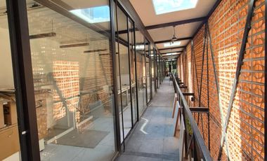 Rento oficinas con  uso de suelo comercial