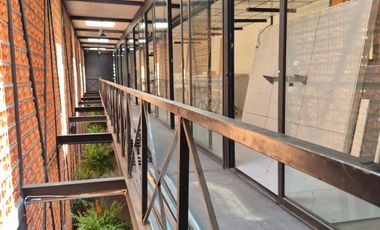 Rento oficinas con  uso de suelo comercial