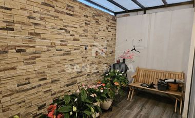 Puerta de Piedra: Casa con terreno excedente en esquina
