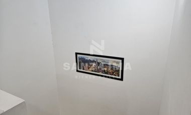 Puerta de Piedra: Casa con terreno excedente en esquina