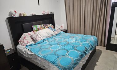 Puerta de Piedra: Casa con terreno excedente en esquina
