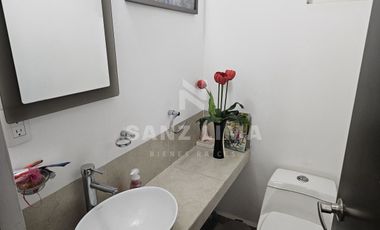 Puerta de Piedra: Casa con terreno excedente en esquina