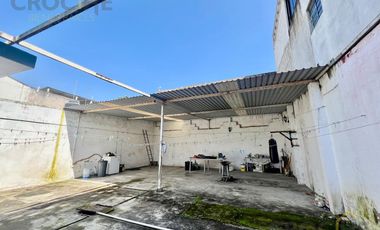 Casa pequeña con amplio terreno en venta en Col. Revolución, Xalapa, Veracruz