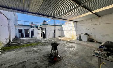 Casa pequeña con amplio terreno en venta en Col. Revolución, Xalapa, Veracruz