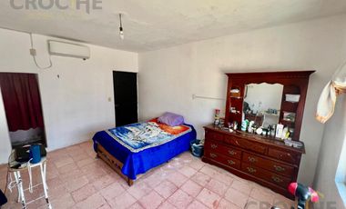 Casa pequeña con amplio terreno en venta en Col. Revolución, Xalapa, Veracruz